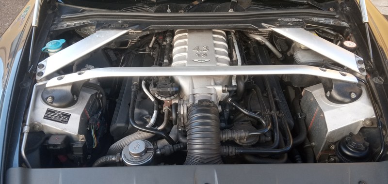 2005 Aston Martin V8 Vantage - 7