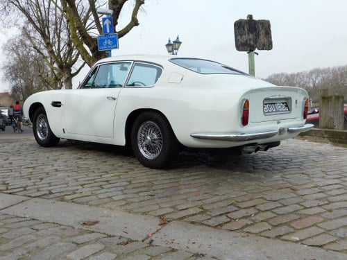 1969 Aston Martin DB6 - 3