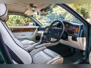 1998 Aston Martin V8 Coupe For Sale (picture 7 of 12)