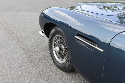 1965 Aston Martin DB6 - 8