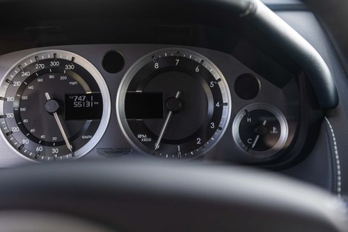 2014 Aston Martin V8 Vantage - 8