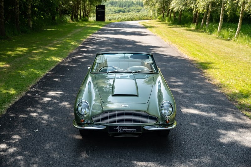 1967 Aston Martin DB6 - 7