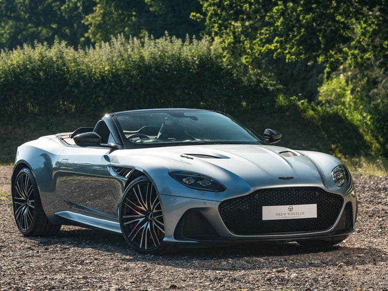 Aston Martin DBS Superlegerra Volante