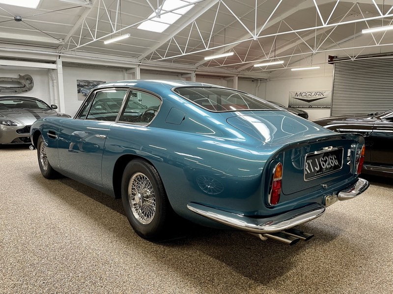 1969 Aston Martin DB6 - 4