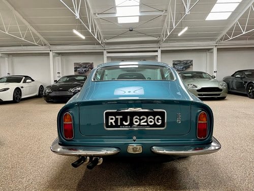 1969 Aston Martin DB6 - 6