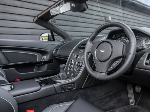 2018 Aston Martin Vantage Roadster - 6
