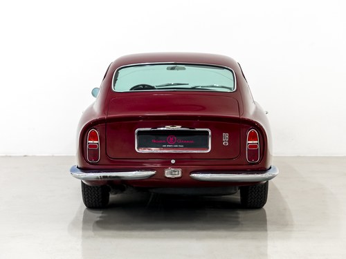 1968 Aston Martin DB6 - 6