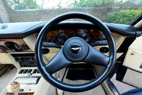 1989 Aston Martin V8 - 8