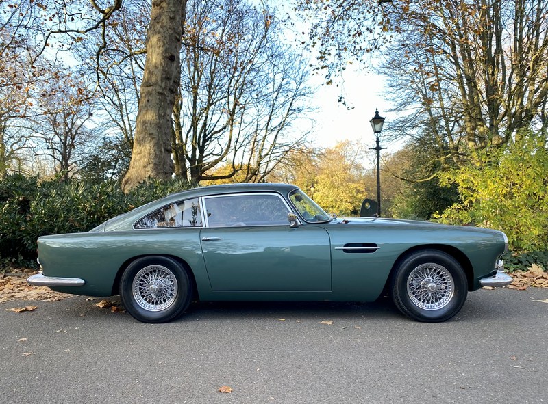 1963 Aston Martin DB4 - 4