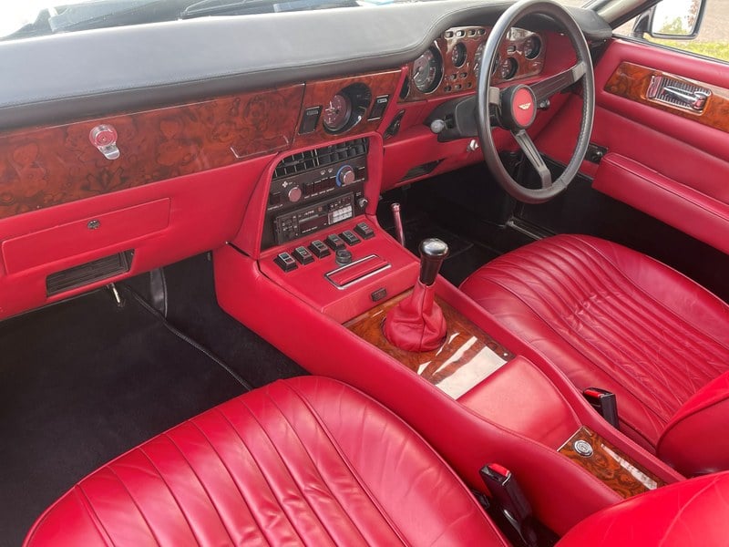 1983 Aston Martin V8 - 7