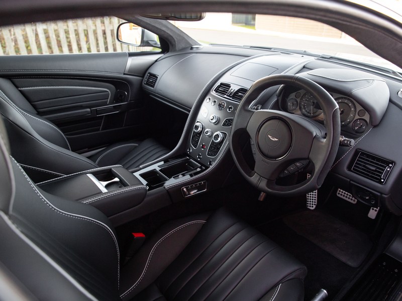 2015 Aston Martin DB9 - 4