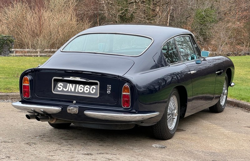 1968 Aston Martin DB6 - 2 1968 Aston Martin DB6 - 2