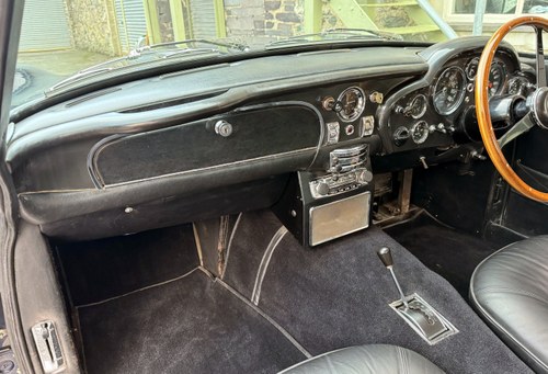 1968 Aston Martin DB6 - 5