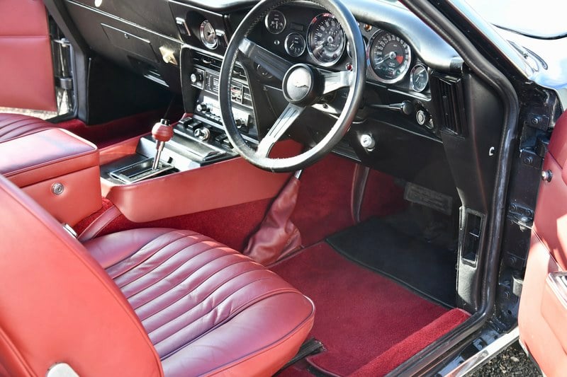 1976 Aston Martin V8 - 4