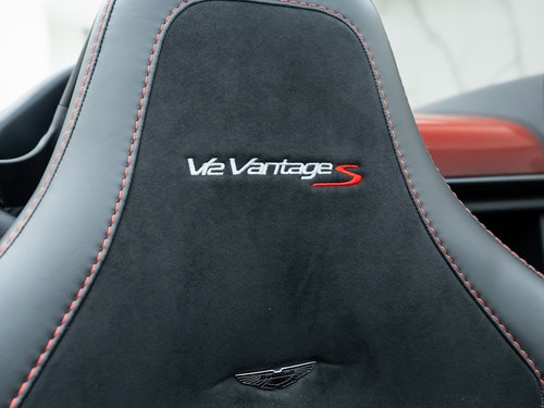 2018 Aston Martin Vantage Roadster - 8