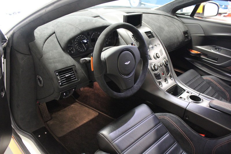 2016 Aston Martin Vantage - 7