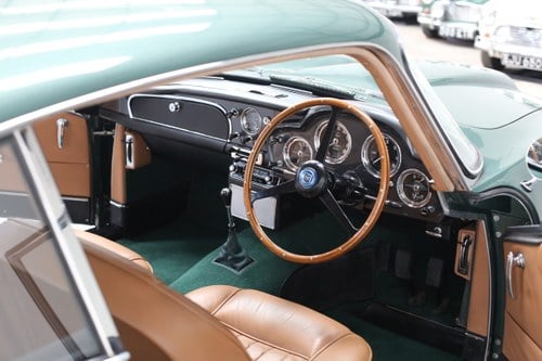 1961 Aston Martin DB4 - 8