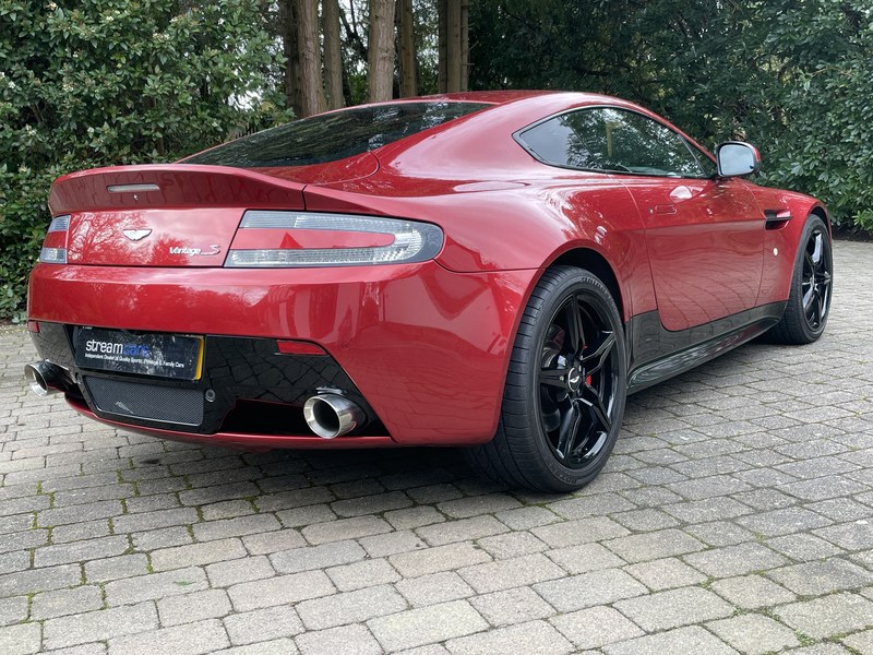 2017 Aston Martin V8 Vantage - 7