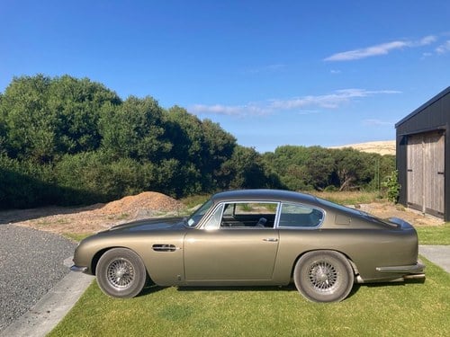 1967 Aston Martin DB6 - 3