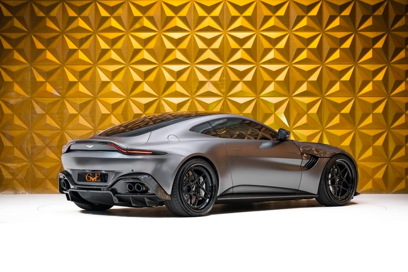 2018 Aston Martin Vantage - 7