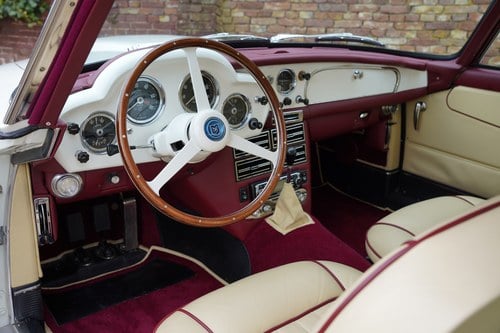1961 Aston Martin DB4 - 3