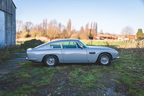 1967 Aston Martin DB6 - 2