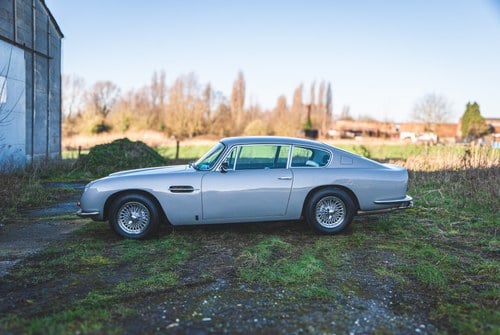 1967 Aston Martin DB6 - 5