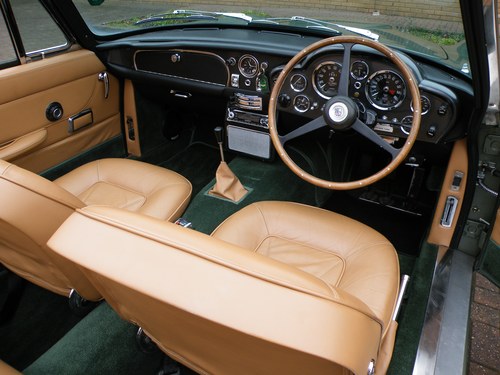 1967 Aston Martin DB6 - 9