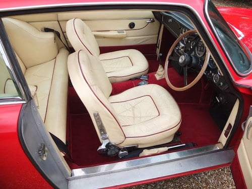 1966 Aston Martin DB6 - 9