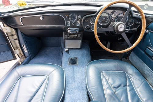 1967 Aston Martin DB6 - 9