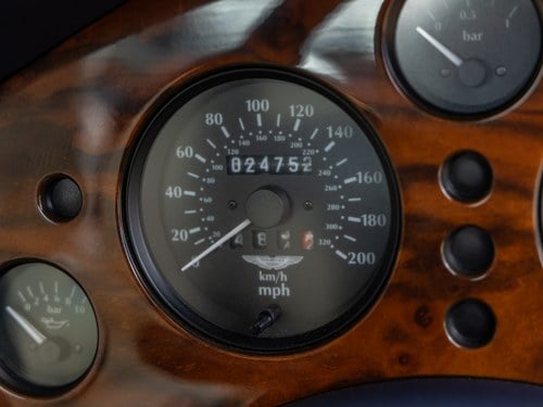 1999 Aston Martin Vantage - 8