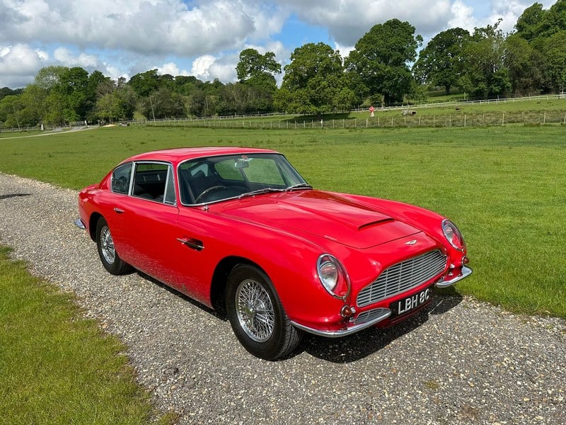 Rapid Classics: Eine Suche. Alle Oldtimer. 12 » Rapid Classics: Eine Suche. Alle Oldtimer. 1965 Aston Martin DB6 Vantage FIRST DB6 VANTAGE MADE