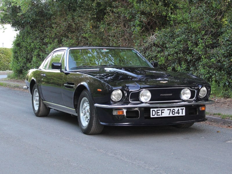 Rapid Classics: Eine Suche. Alle Oldtimer. 27 » Rapid Classics: Eine Suche. Alle Oldtimer. Aston Martin V8 Vantage - Manual, superb history
