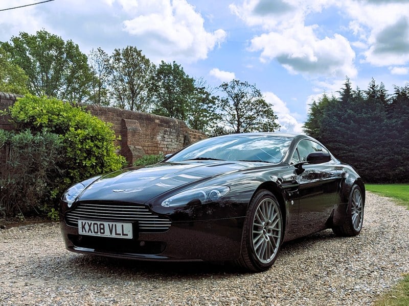 Rapid Classics: Eine Suche. Alle Oldtimer. 22 » Rapid Classics: Eine Suche. Alle Oldtimer. 2008 Aston Martin V8 Vantage 2nd Gen