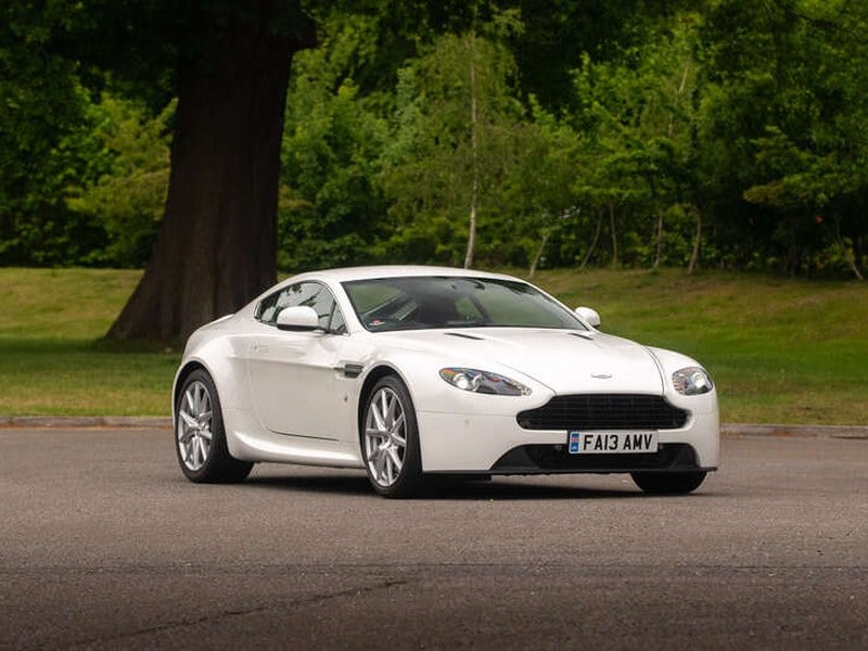 Rapid Classics: Eine Suche. Alle Oldtimer. 18 » Rapid Classics: Eine Suche. Alle Oldtimer. 2013 Aston Martin V8 Vantage 4.7 Manual