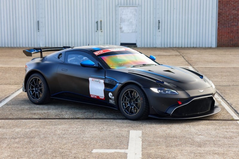 2022 Aston Martin Vantage - 1 2022 Aston Martin Vantage - 1