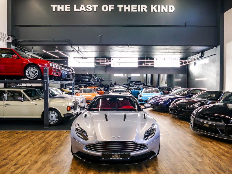 2017 Aston Martin DB11 - 2 2017 Aston Martin DB11 - 2