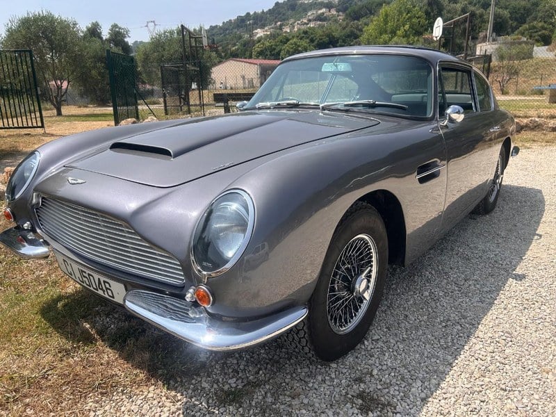 1968 Aston Martin DB6 - 2 1968 Aston Martin DB6 - 2