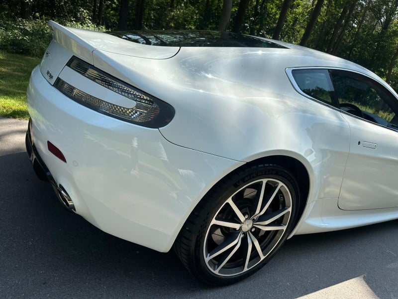 2010 Aston Martin V8 Vantage - 2 2010 Aston Martin V8 Vantage - 2