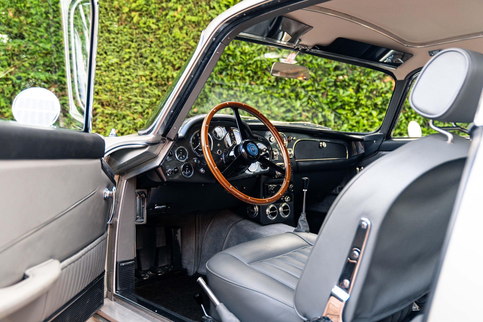 Factory LHD Aston Martin DB5 Full Matching & Fully Restored, foto 6