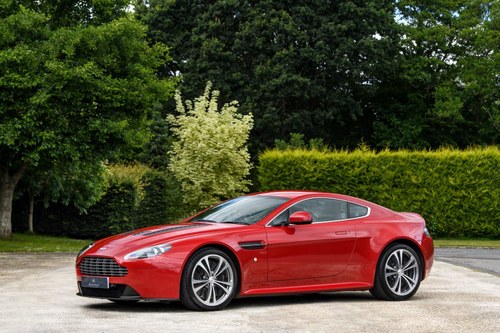 2010 Aston Martin V12 Vantage - Q Special Colour Te koop