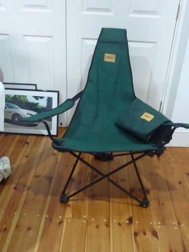 Aston Martin Folding Chair, Holdall, Caps In vendita