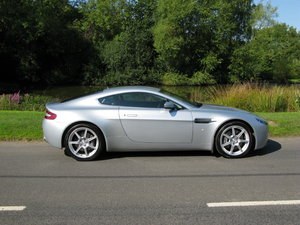 2006 Aston Martin V8 Vantage. Manual, only 30,000 miles In vendita