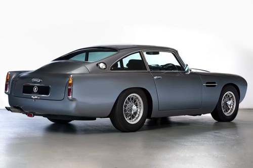 1961 Aston Martin DB4 - 2