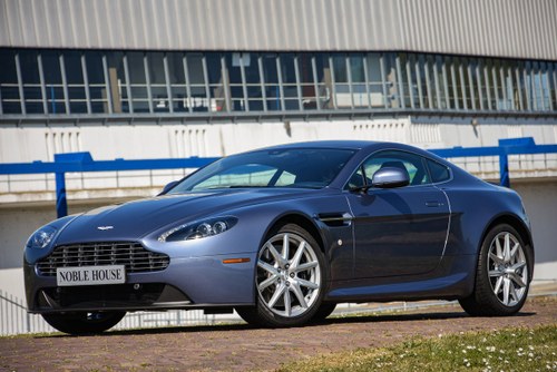 2014 Aston Martin V8 Vantage Coupé Manual (Export Price!) For Sale
