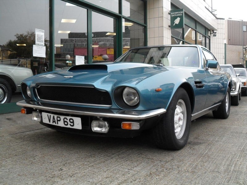 Aston Martin V8