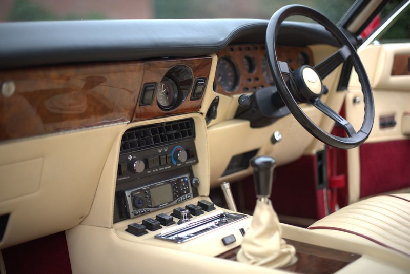 1985 Aston Martin V8 Vantage - 7