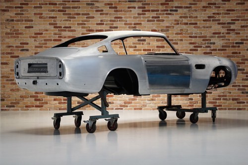 1967 Aston Martin DB6 - 5