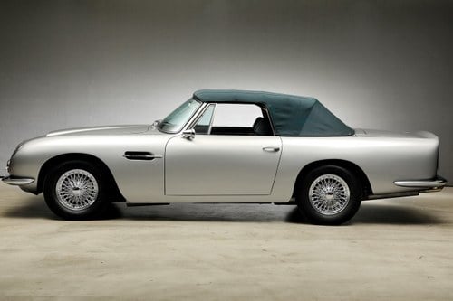 1967 Aston Martin DB6 - 6