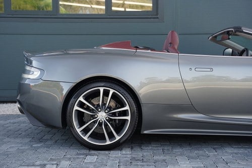 2011 Aston Martin DBS - 9